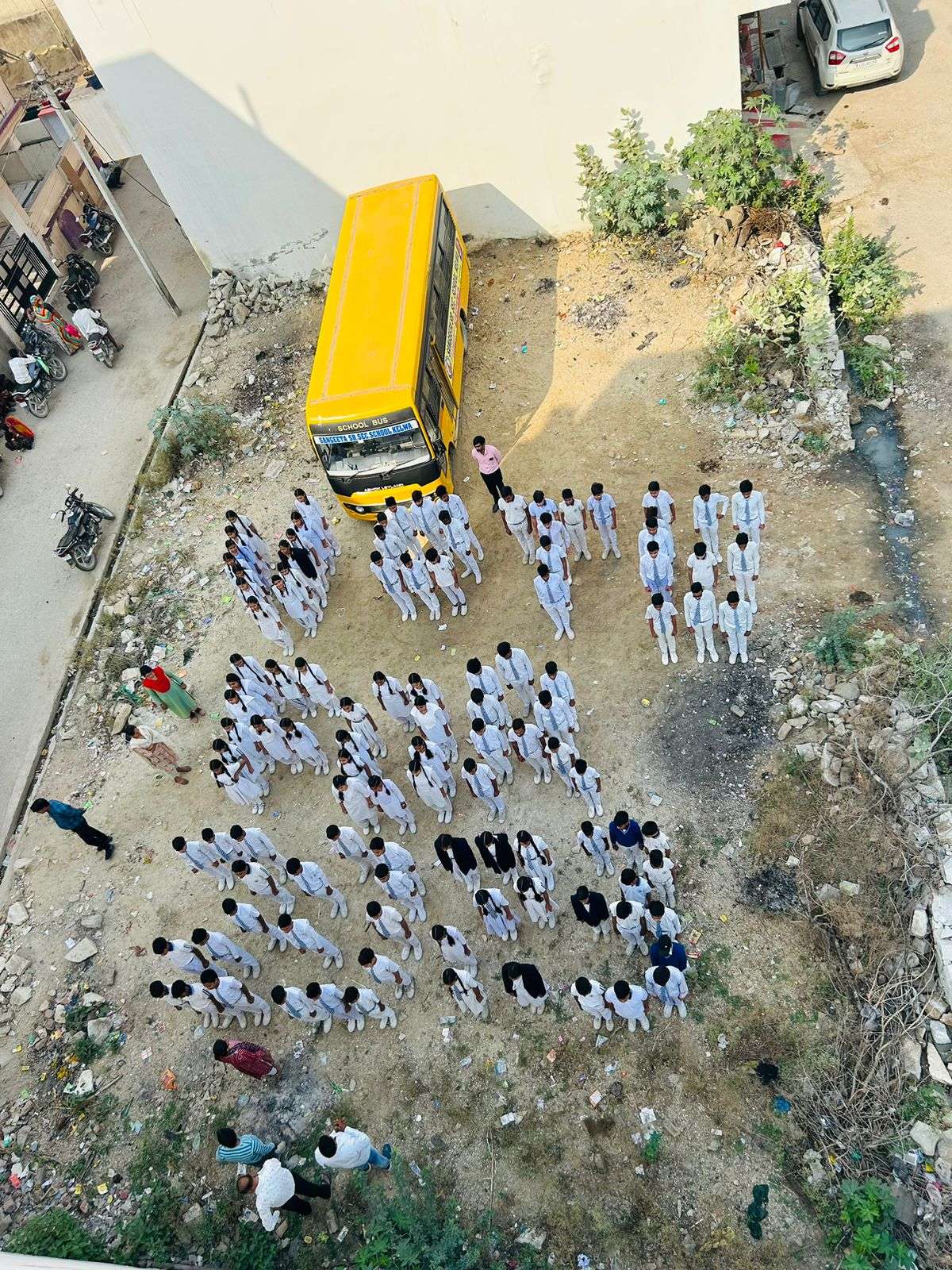 मतदान जागरूकता अभियान के तहत बनाई विद्यार्थियों की श्रृंखला