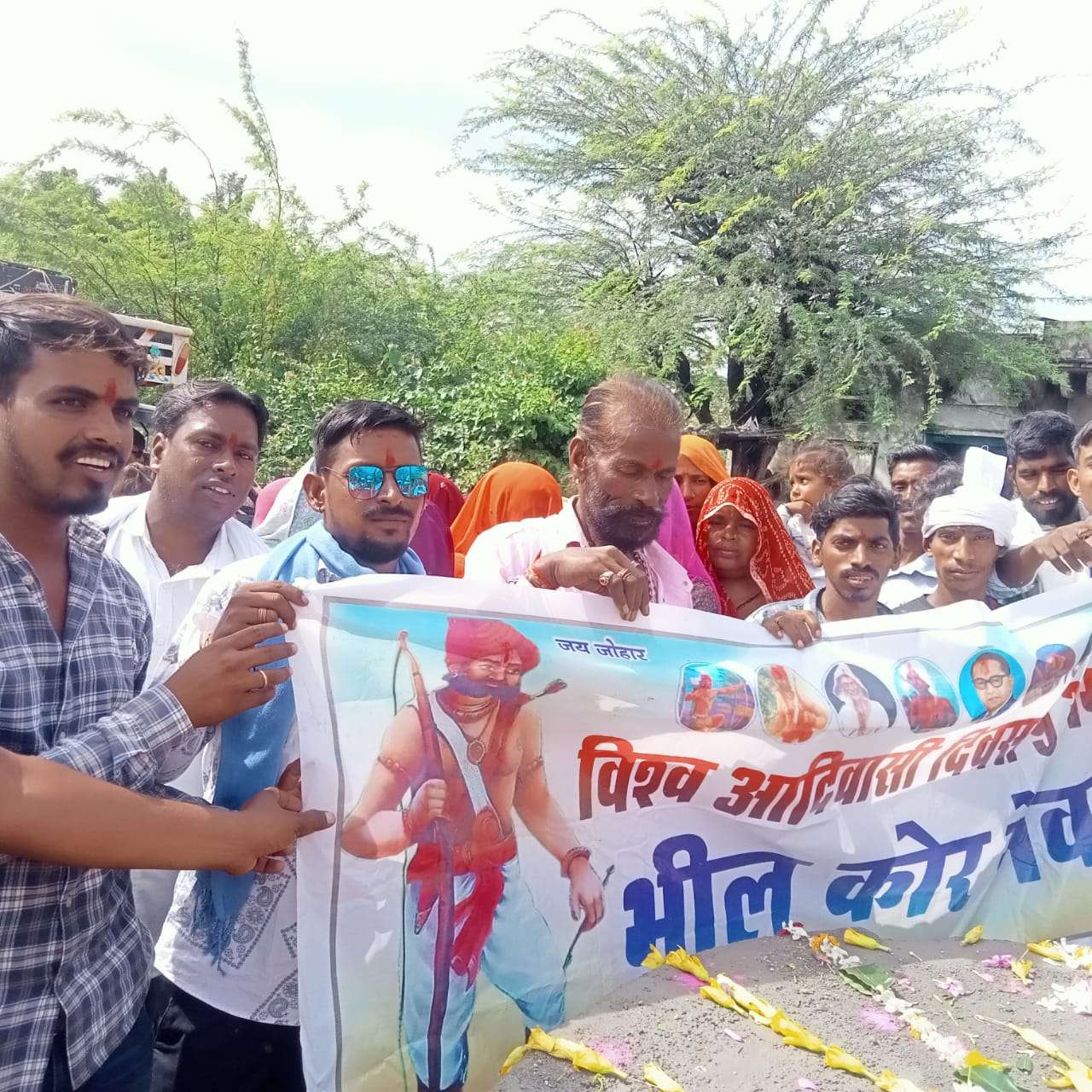 विश्व आदिवासी दिवस पर मानपुरा में निकाली रैली