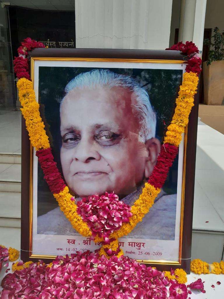 पूर्व मुख्यमंत्री शिवचरण माथुर की चौदहवीं पुण्यतिथि पर श्रद्धांजलि अर्पित कर किया नमन पूर्व मुख्यमंत्री शिवचरण माथुर की चौदहवीं पुण्यतिथि पर श्रद्धांजलि अर्पित कर किया नमन