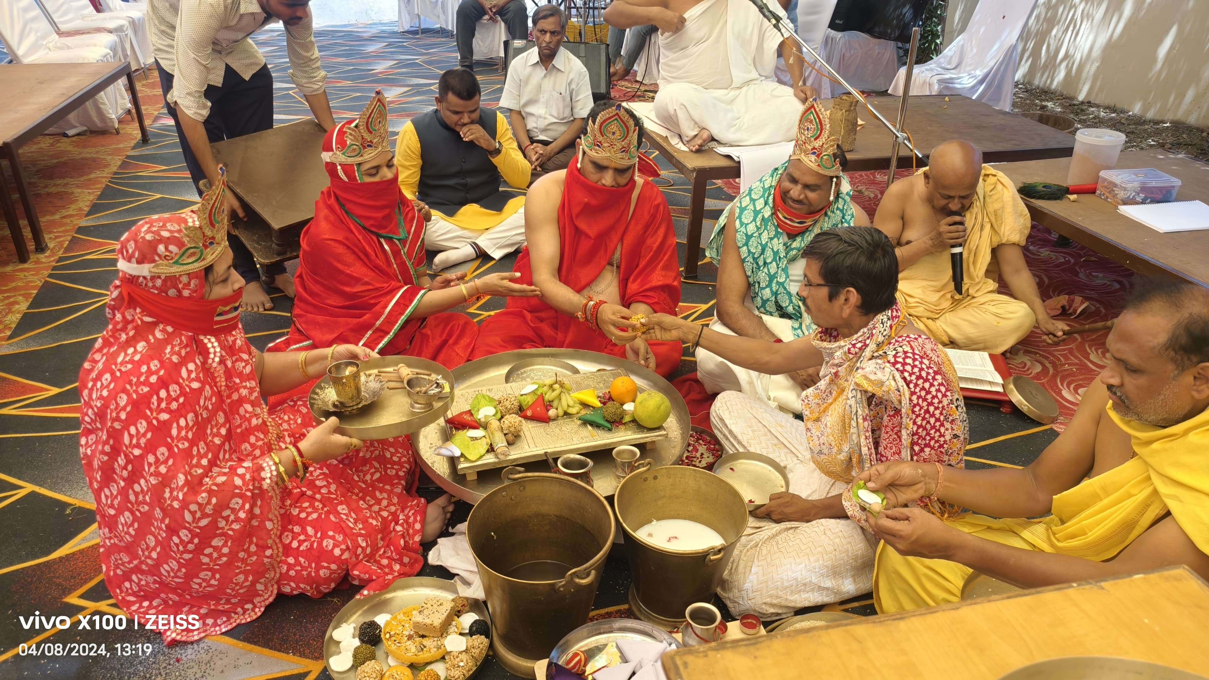 आठ दिवसीय नाकोड़ा पाश्र्वनाथ अंजनशलाका प्राण प्रतिष्ठा महोत्सव के दूसरे दिन हुए विविध आयोजन आठ दिवसीय नाकोड़ा पाश्र्वनाथ अंजनशलाका प्राण प्रतिष्ठा महोत्सव के दूसरे दिन हुए विविध आयोजन