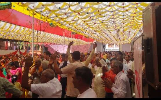 संत के क्षण और अन्न के कण का महत्व समझें।