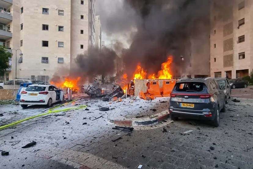 इजराइली PM ने किया जंग का ऐलान:हमास ने 7 शहरों में 5 हजार रॉकेट दागे; 6 मौतें, 300 से ज्यादा लोग घायल