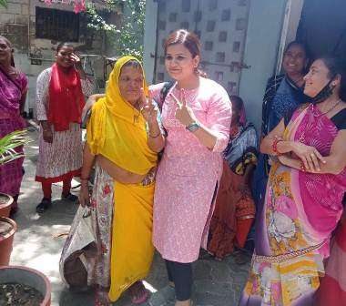 आशाधाम आश्रम ने 4 साल से अपने घर से बिछड़ी शांति बंजारा को अपने परिवार से मिलाया