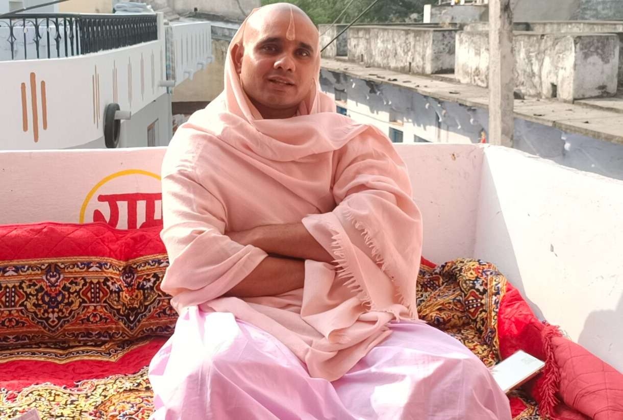 अर्थव्यवस्था में धर्मगुरुओं का दृष्टिकोण भी शामिल करने का समय - संत दिग्विजय राम महाराज अर्थव्यवस्था में धर्मगुरुओं का दृष्टिकोण भी शामिल करने का समय - संत दिग्विजय राम महाराज