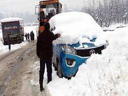 होली पर बिगड़ा मौसम, पहाड़ों में बारिश-बर्फबारी...मसूरी में जमकर पड़े ओले