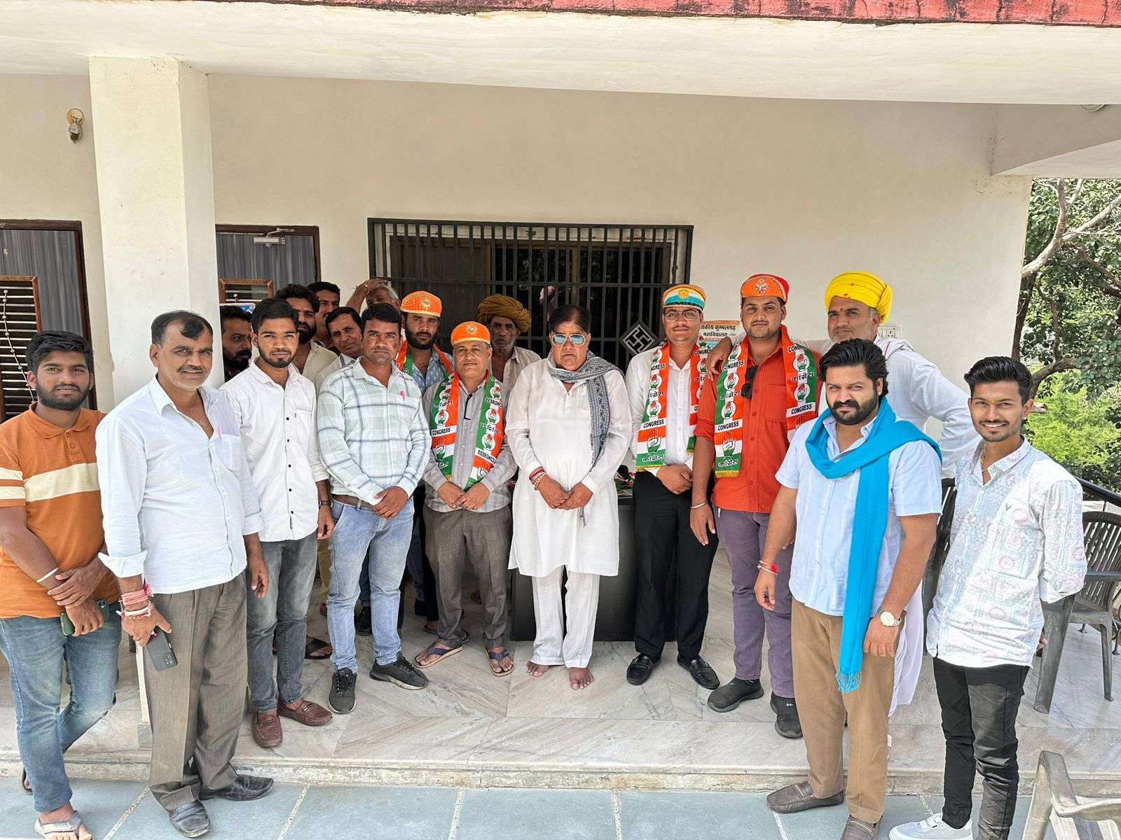 पूर्व विधायक परमार के नेतृत्व में भाजपा कार्यकर्ता कांग्रेस में हुए शामिल 