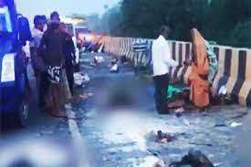 दक्षिणी पेरू में दो वाहनों की टक्कर में दस लोगों की मौत दक्षिणी पेरू में दो वाहनों की टक्कर में दस लोगों की मौत