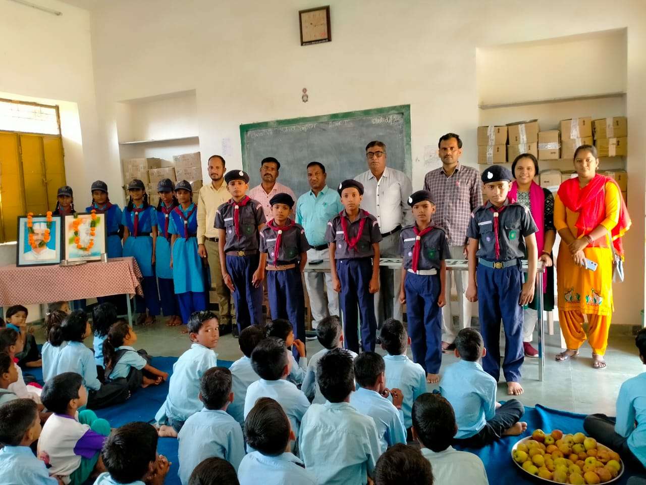 गांधी जी  व शास्त्री जी की जयंती पर पुष्पांजलि अर्पित कर गाघरोला में विधार्थियों ने किया नमन